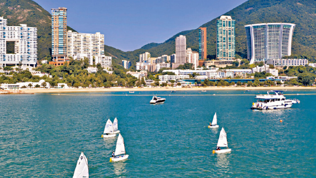 香港擁有1180公里海岸線和263個島嶼，有優勢成為亞洲遊艇樞紐。