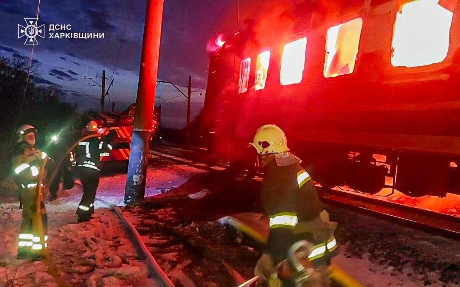 烏克蘭一列民用火車遭俄國無人機攻擊。(圖/美聯社)