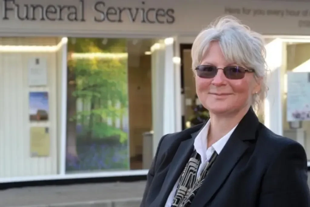 殯儀館老闆獨自工作時意外死亡,終年58歲