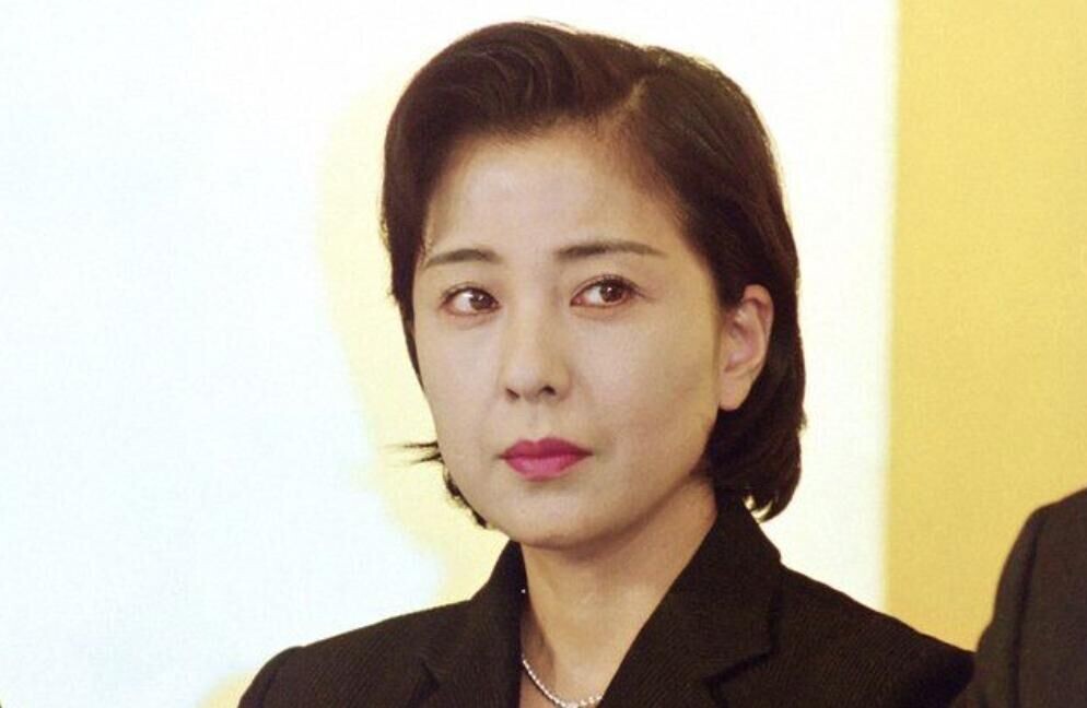 佳那晃子在2013年因蜘蛛膜下腔出血昏迷緊急送院,癱瘓了13年後去世。