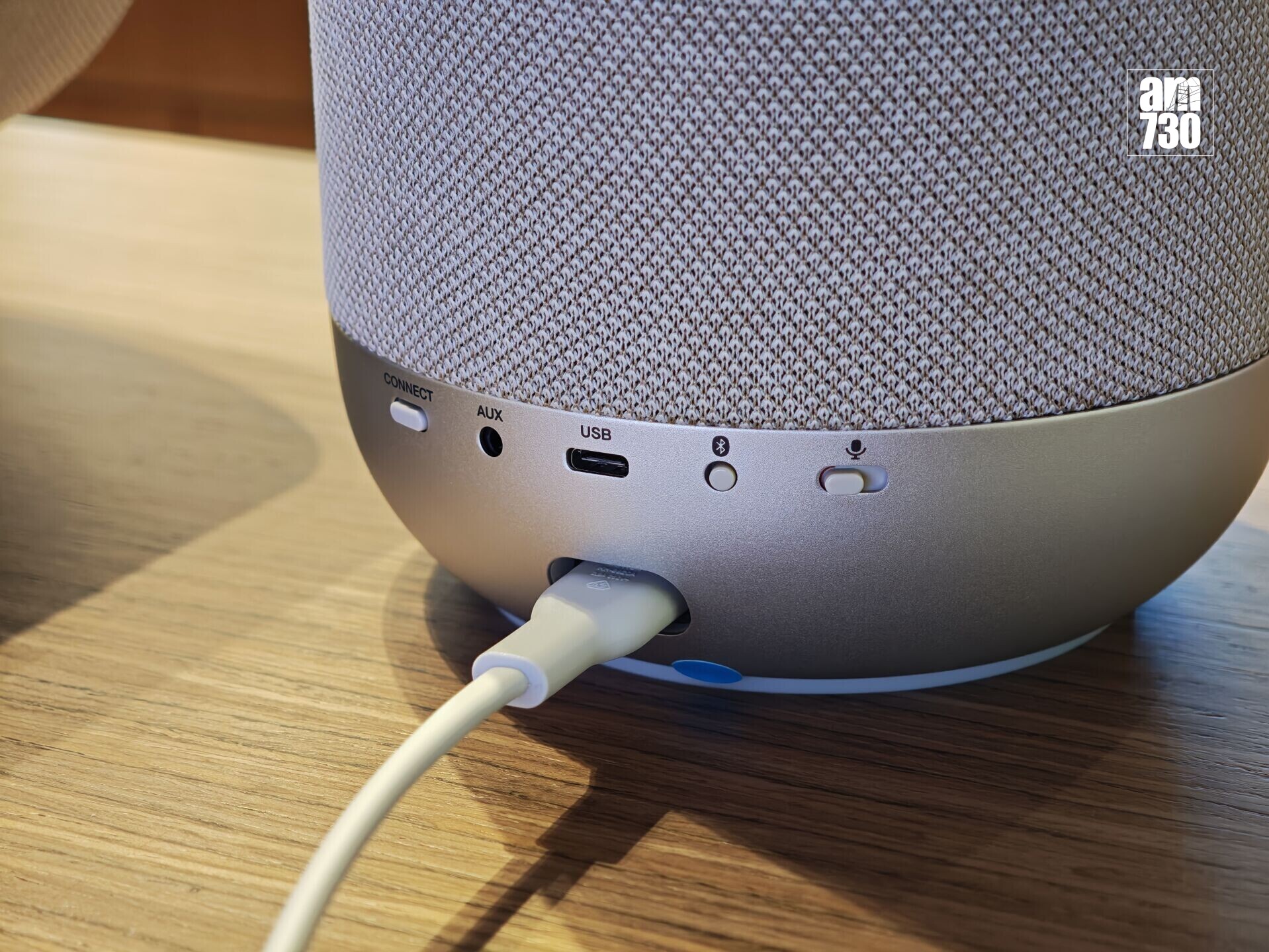 Denon Home 200機背連接簡單。