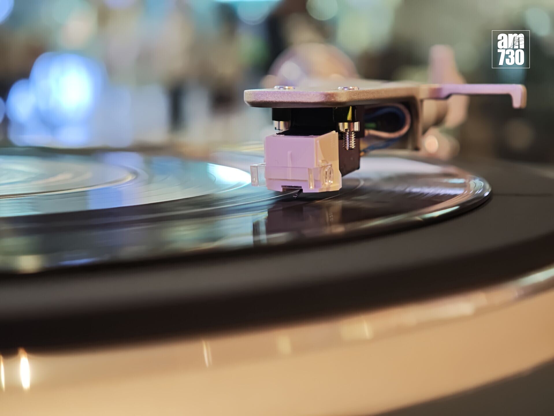Denon DP-500BT黑膠唱盤有自動落針功能。