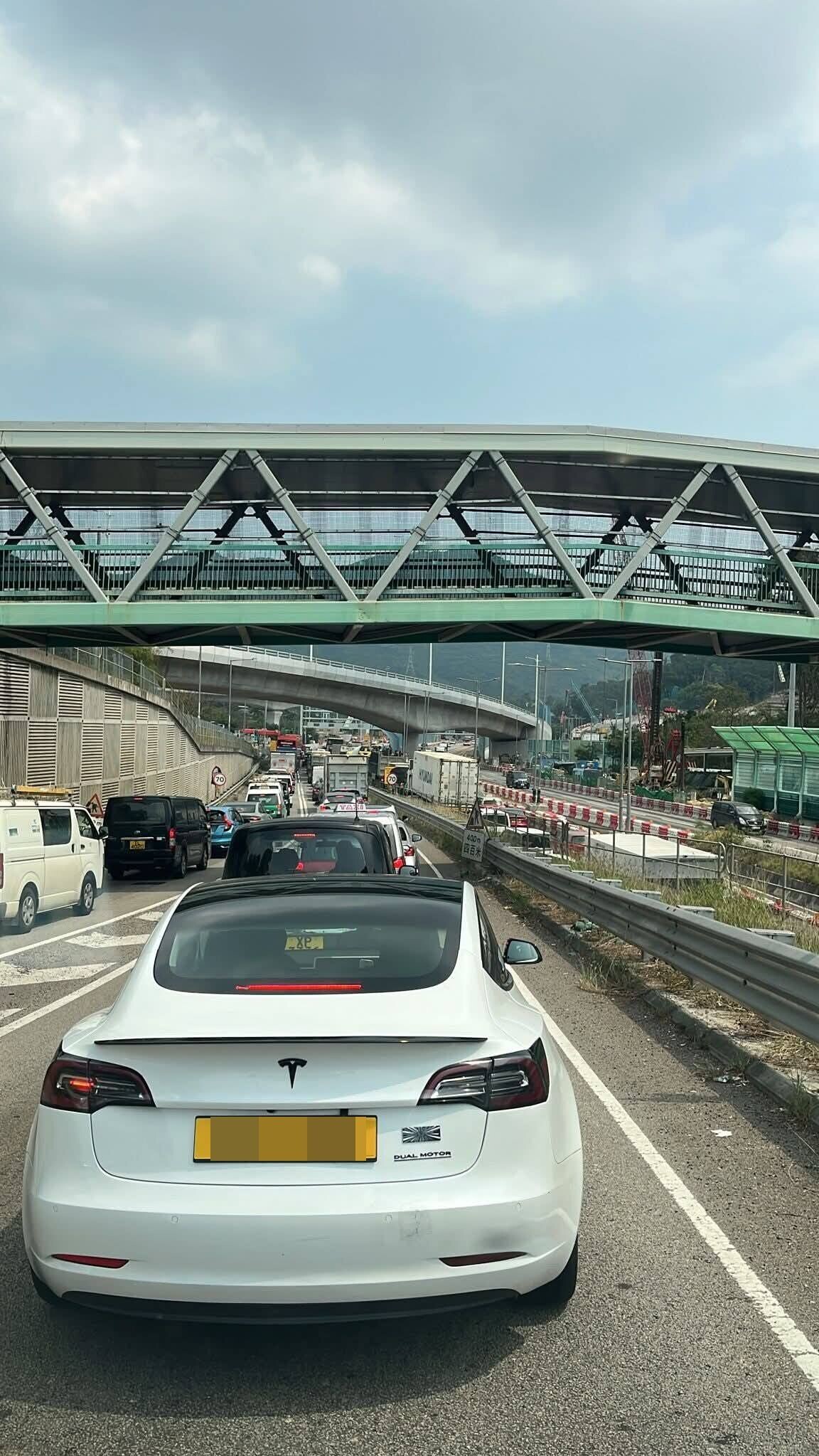 粉嶺公路4車相撞釀兩傷,往大埔交通一度受阻。(香港公共交通智庫)