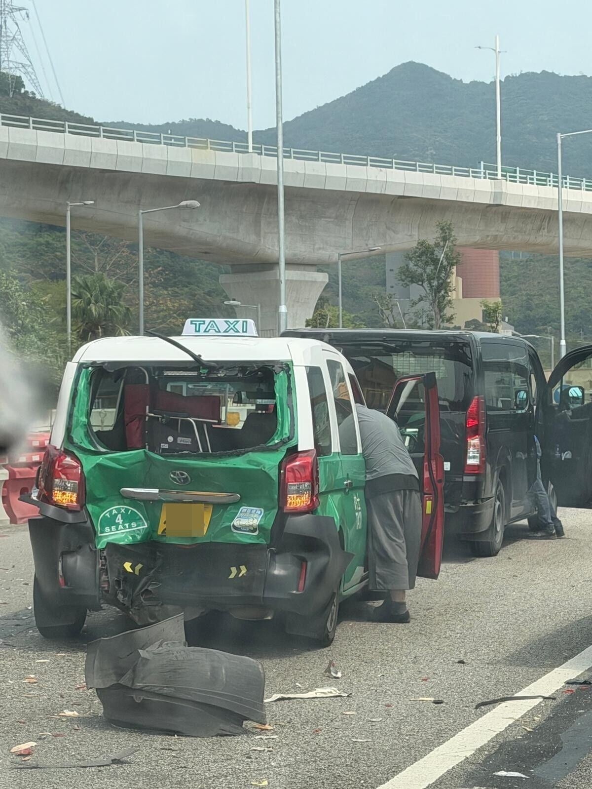 粉嶺公路4車相撞釀兩傷,往大埔交通一度受阻。(香港公共交通智庫)