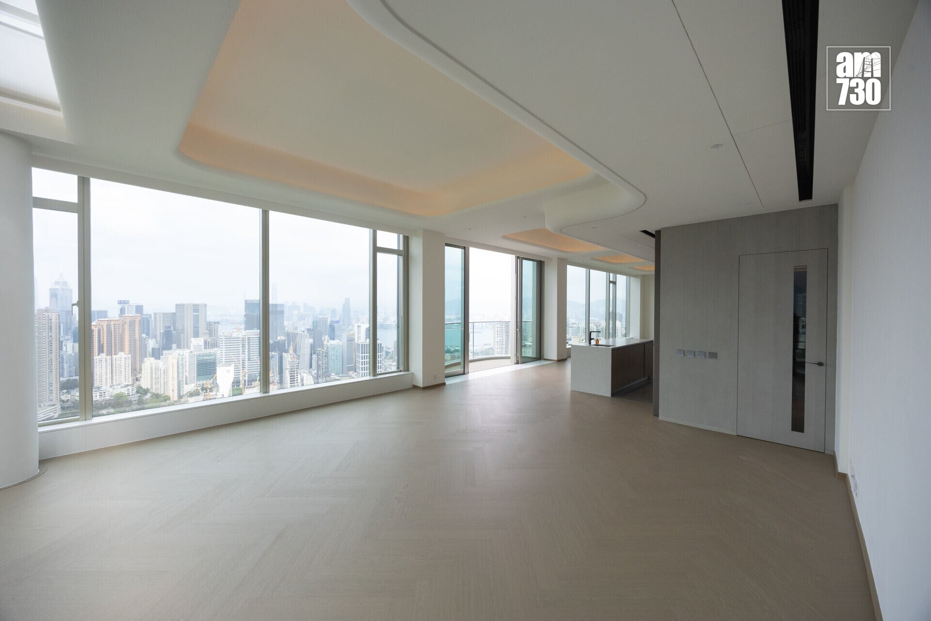 峻譽.渣甸山示範單位|2949呎現樓頂層特色戶 天台備15米長海景無邊際泳池 (多圖有片)|豪宅新盤