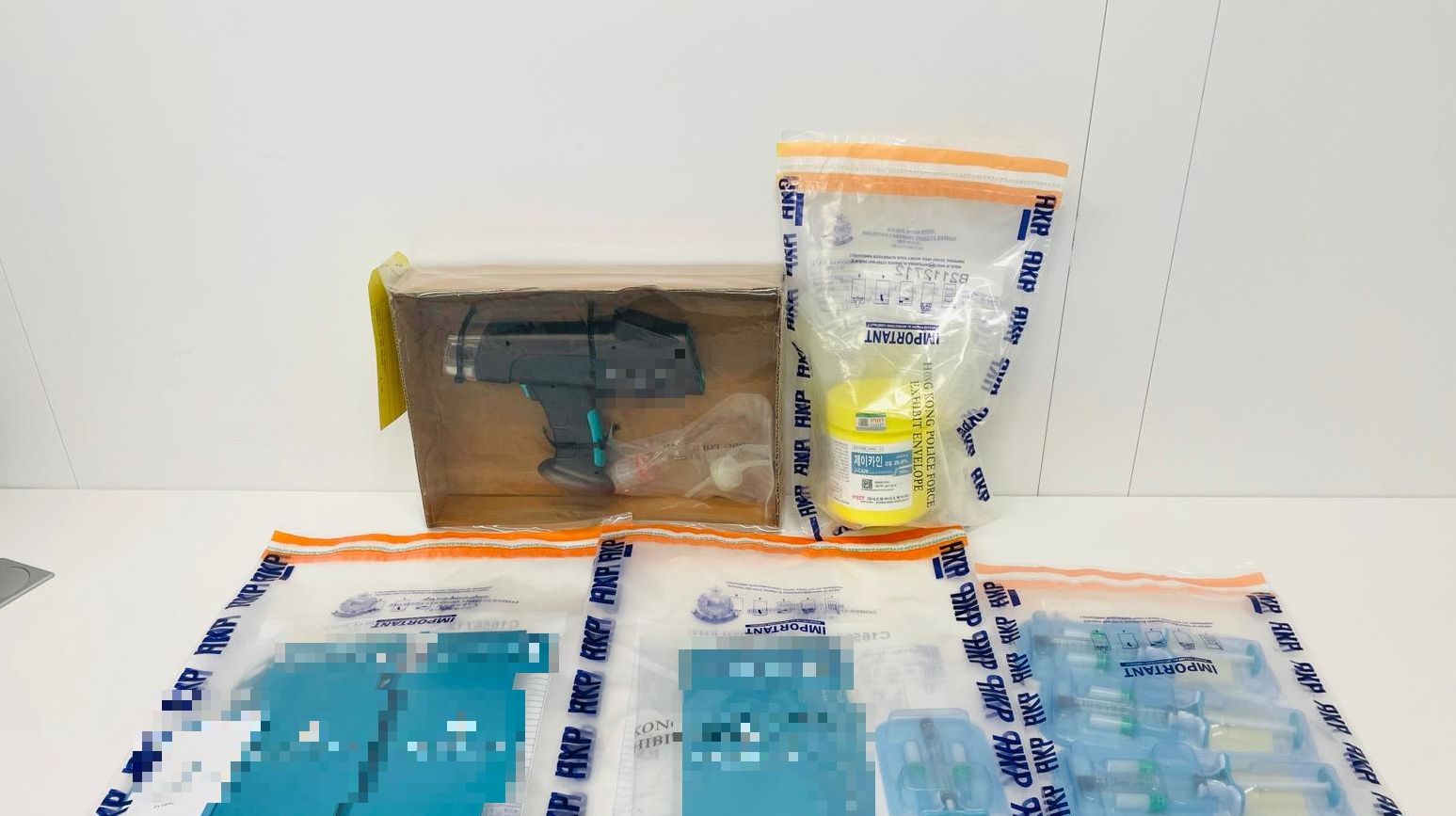銅鑼灣有美容院懷疑有非註冊醫生為顧客進行注射美容針療程，兩名女子被捕。(警方圖片)