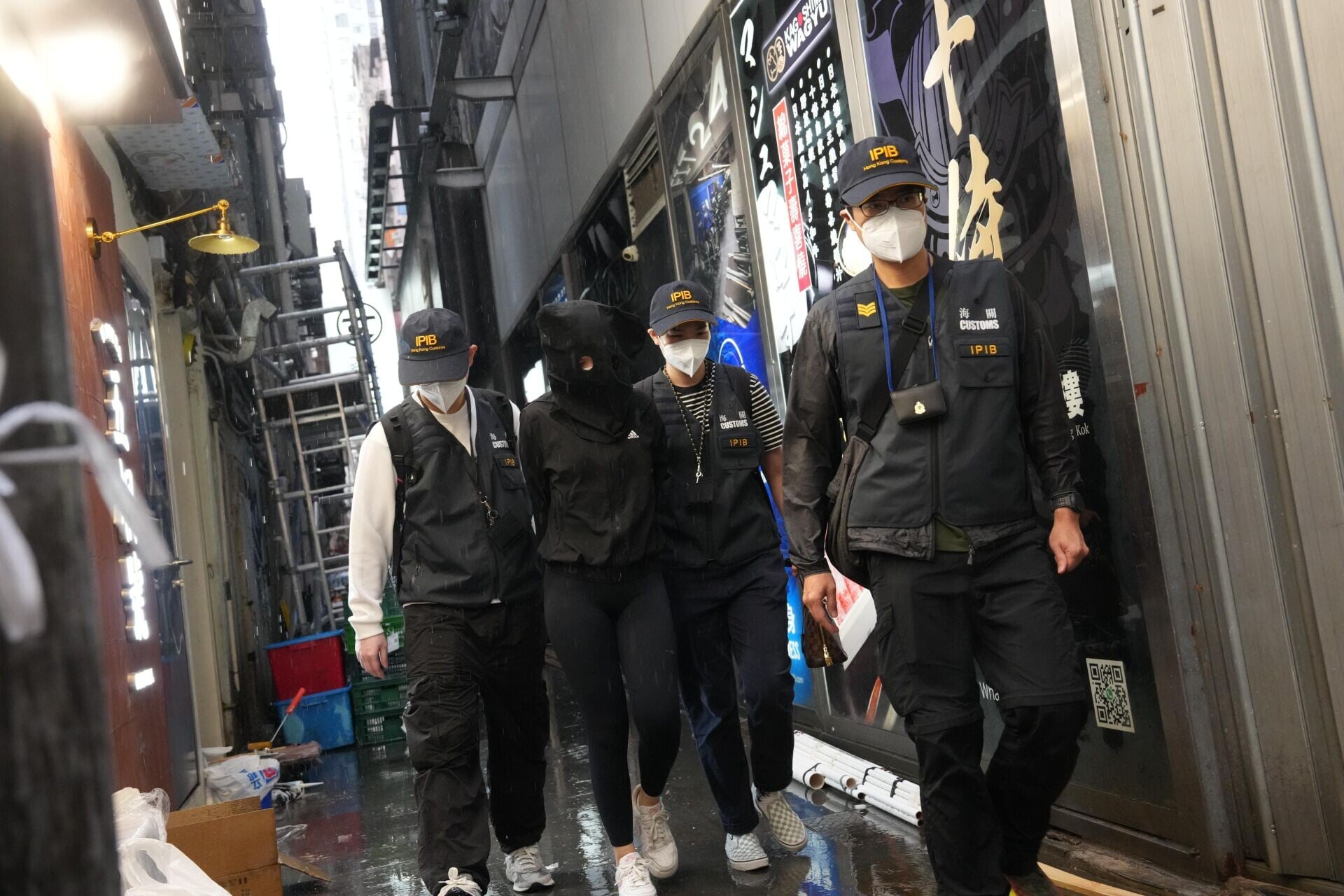 訛稱中獎誘市民兌換禮品再迫簽約,兩健身中心職員被捕。