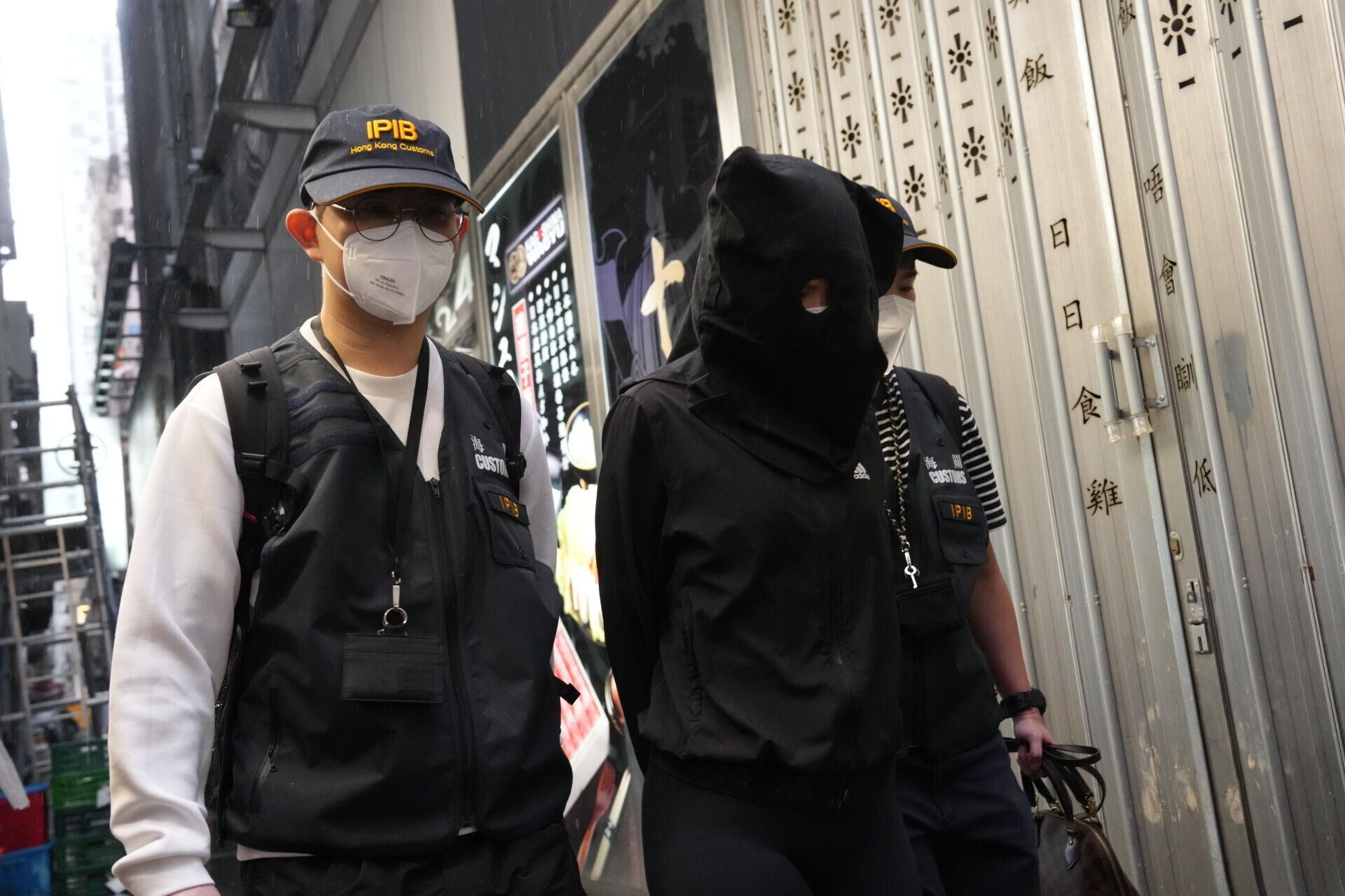 訛稱中獎誘市民兌換禮品再迫簽約,兩健身中心職員被捕。
