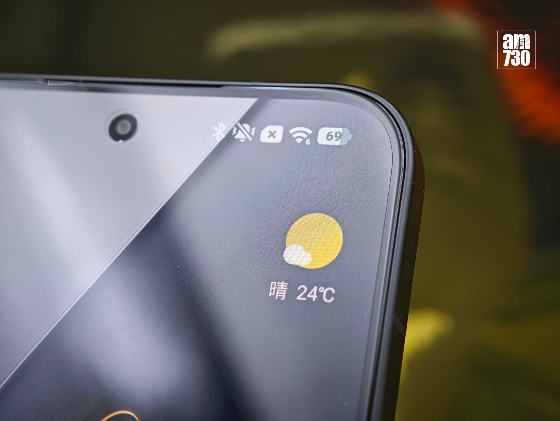 POCO X8 Pro Max超窄邊框設計。