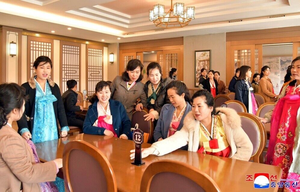 新餐館是一間專營狗肉料理的高級餐廳。(朝中社)
