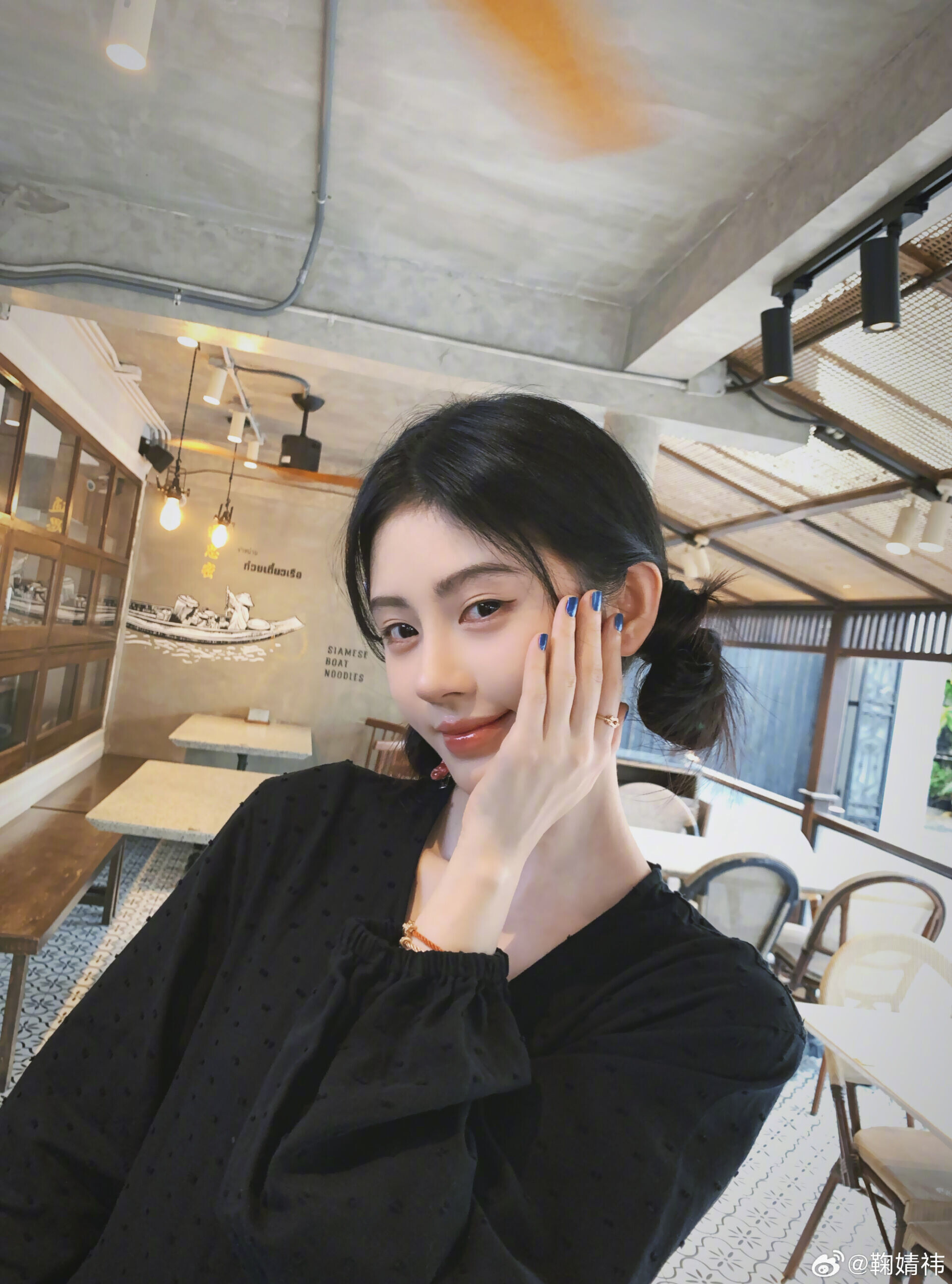 鞠婧禕曾任FENDI手袋代言