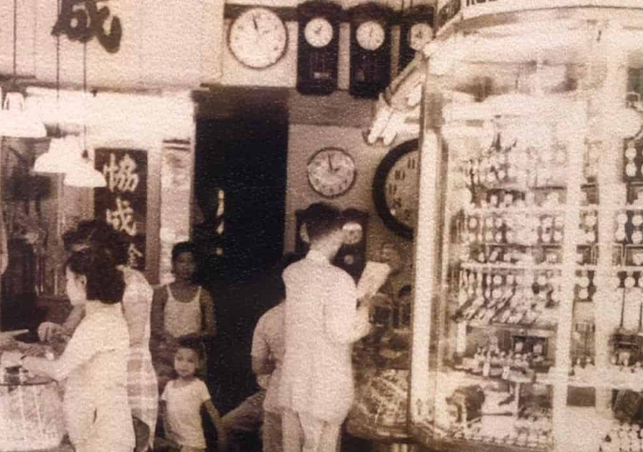 「馮良記」自1943年於灣仔莊士敦道157號創立(馮良記官網)