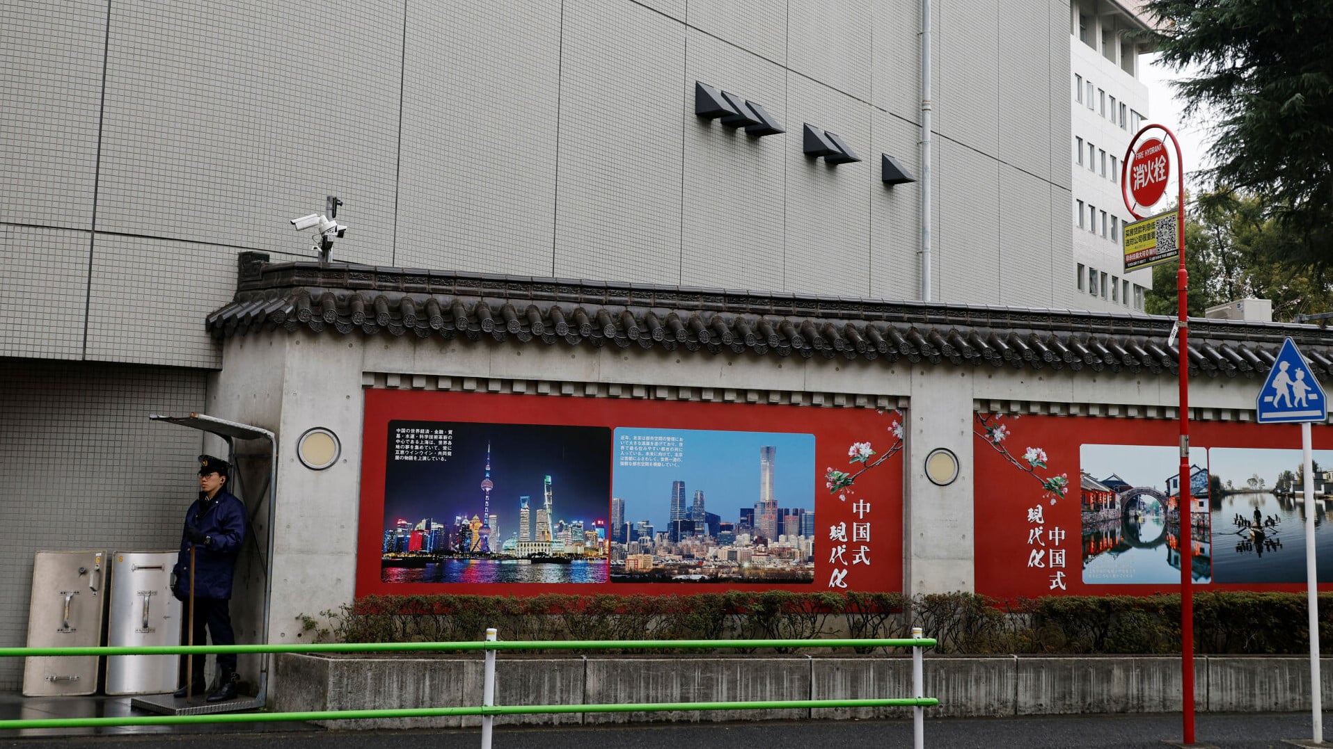 位於東京港區的中國駐日大使館(路透社)