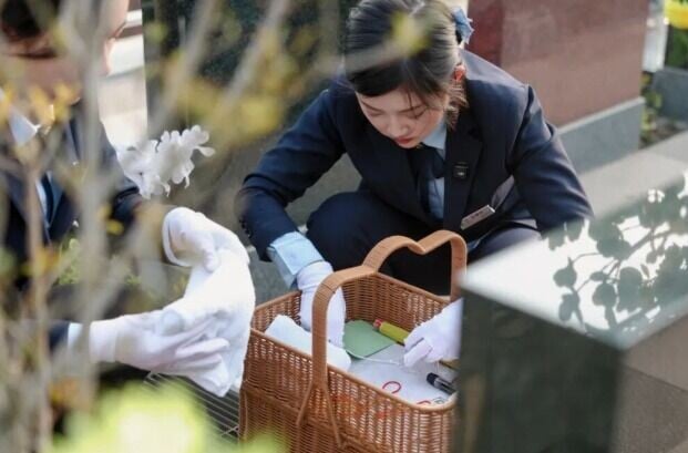 「小白」每天平均要替10名先人進行祭掃