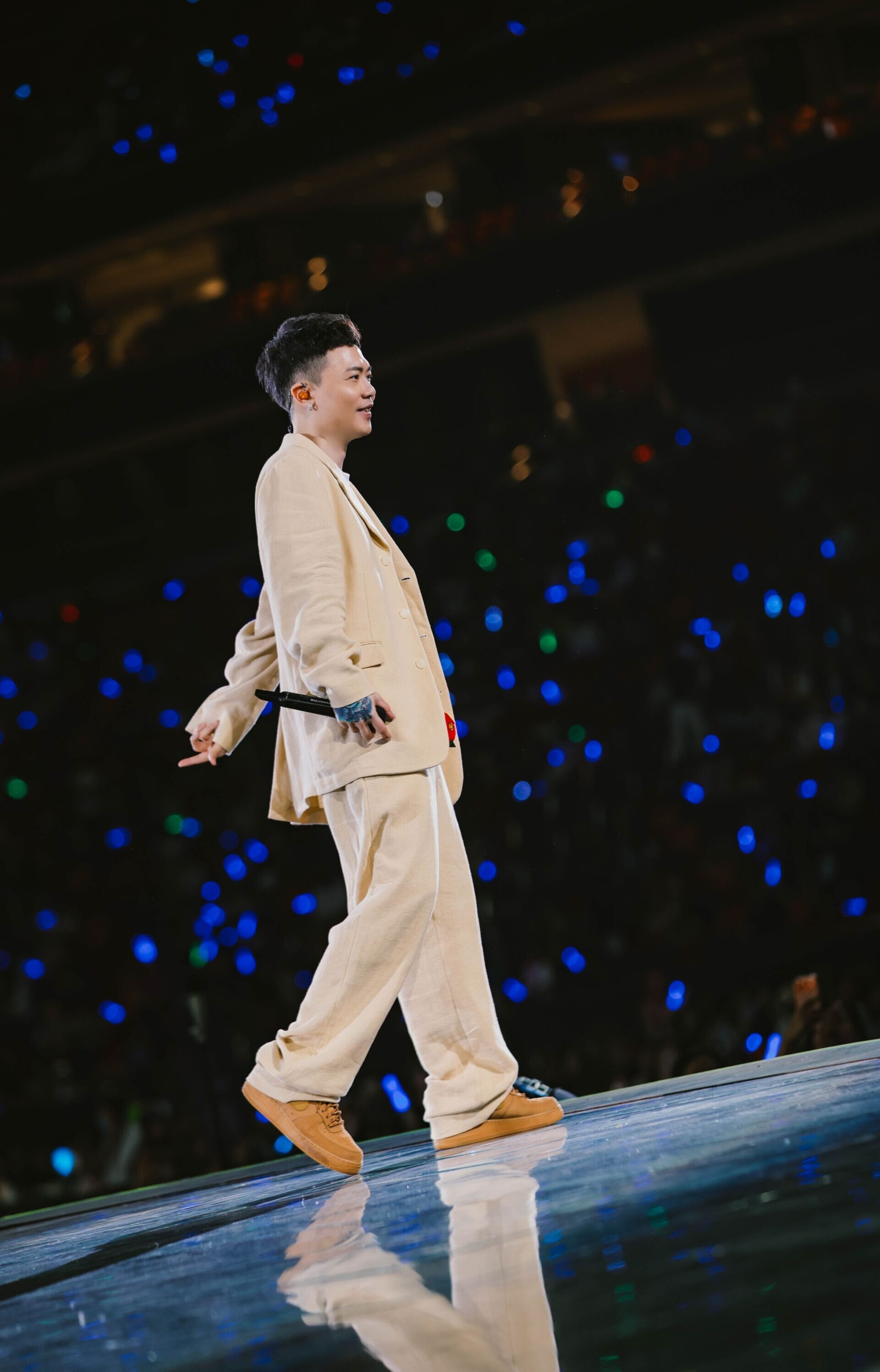 2蕭秉治昨擔任五月天5525+1《回到那一天》25週年巡迴演唱會開場嘉賓