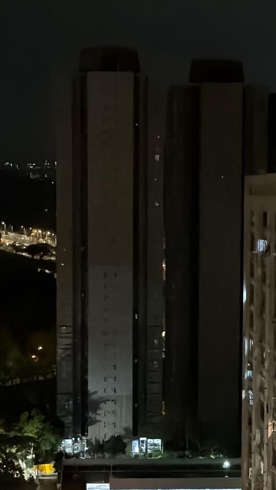 有街坊發現宏福苑有單位夜晚出現燈光,警員調查後證實大廈沒有燈光,相信事件屬反光引致。(大埔 TAI PO FB)
