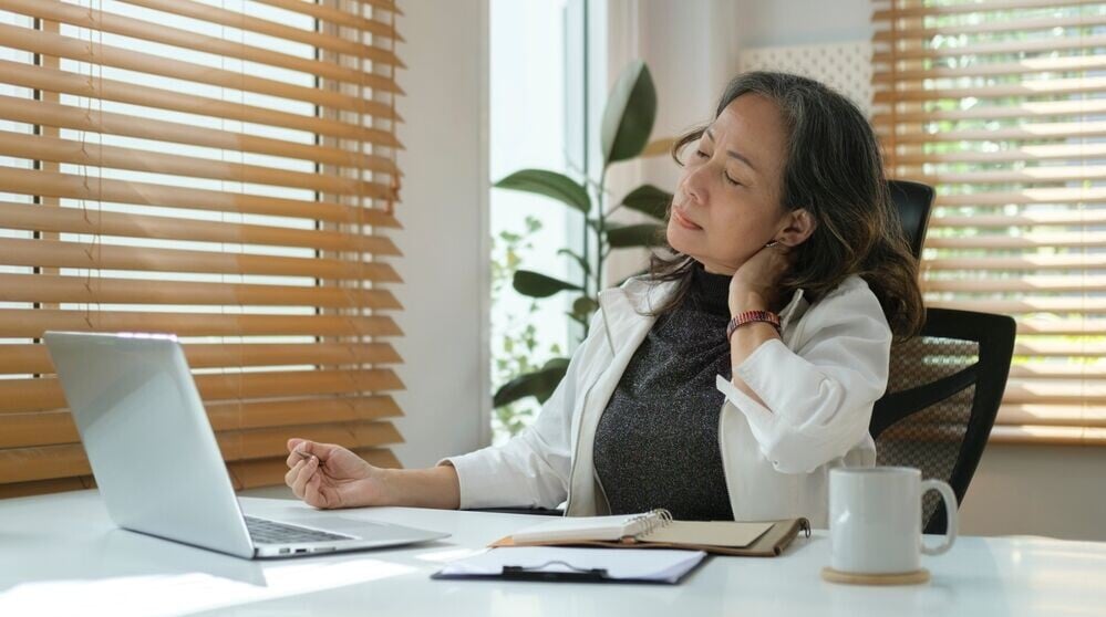 50歲左右,部分人士開始出現關節不適或肌力下降。