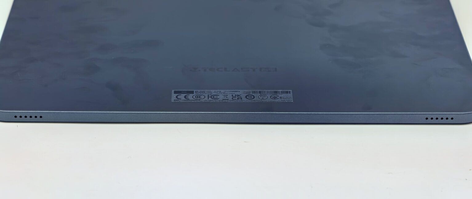 Teclast T65平板電腦機身厚度為 8.5mm,配合 13.4 吋螢幕,便攜性尚可,適合放入背包攜帶