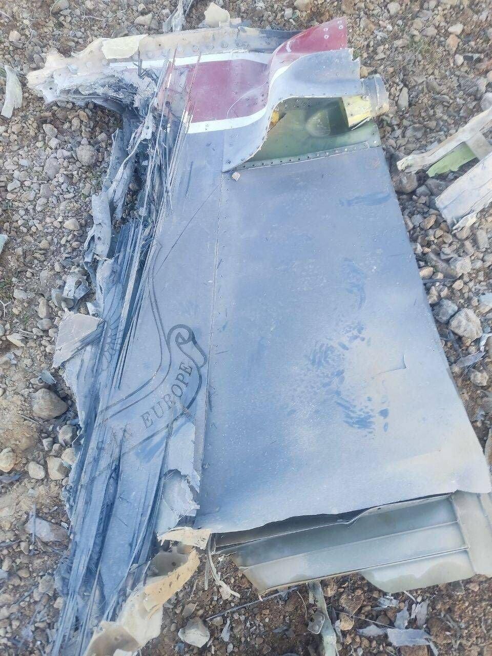伊朗宣稱尋獲的F-15E戰機殘骸。(圖/路透社)