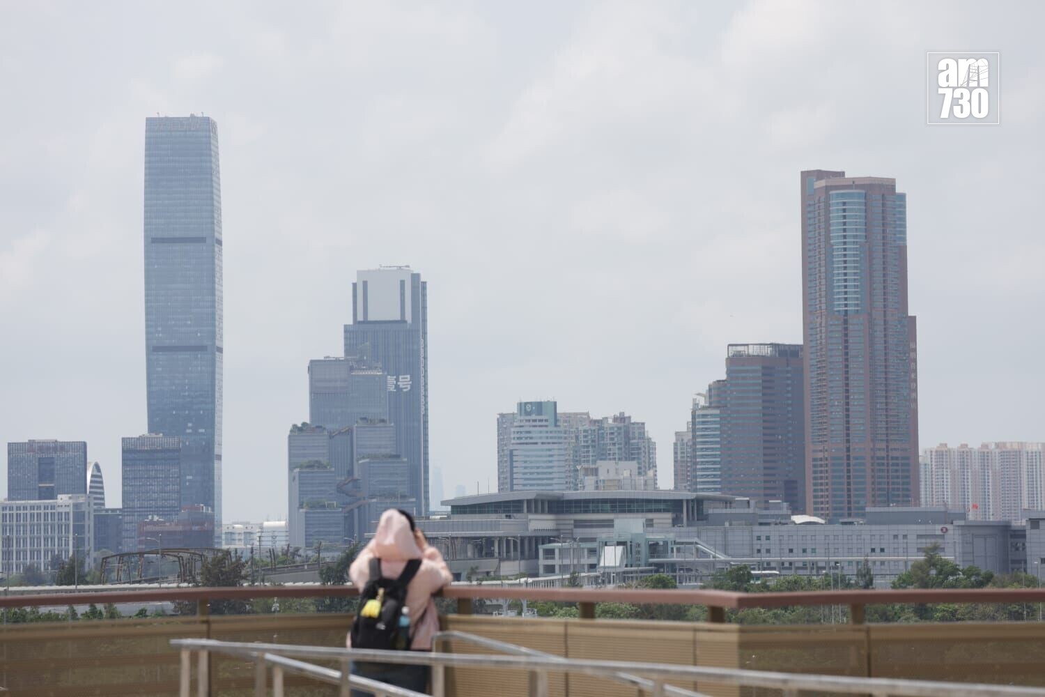 立法會議員到北部都會區考察,了解河套香港園區的最新建設和營運情況(陳芷晴攝)