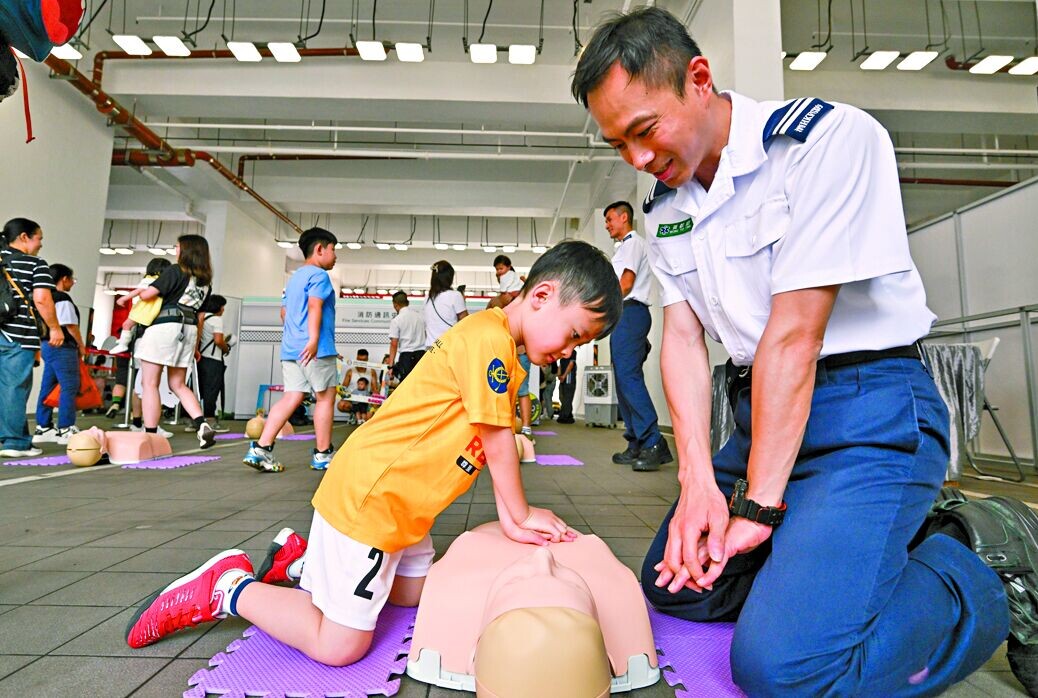 消防處昨在將軍澳消防及救護學院舉行開放日。