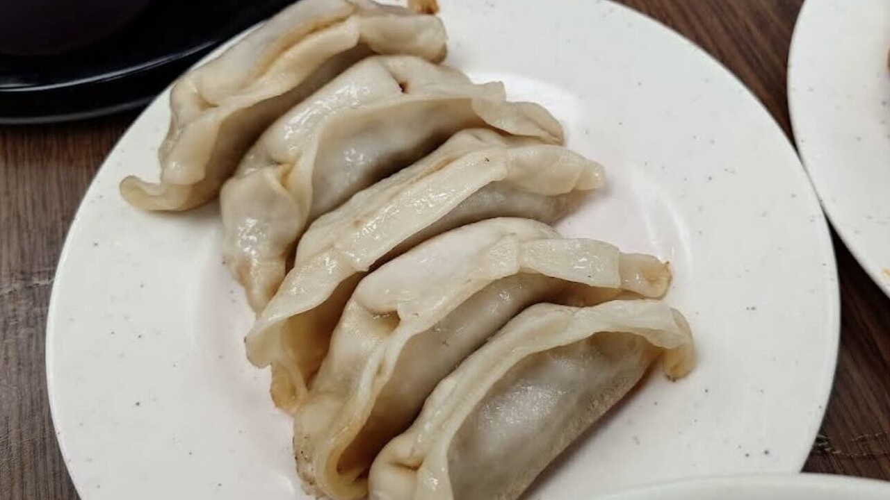 近日有食客光顧一間鍋貼店，目擊有店員竟然要求食客轉讓已動用的鍋貼予外賣客