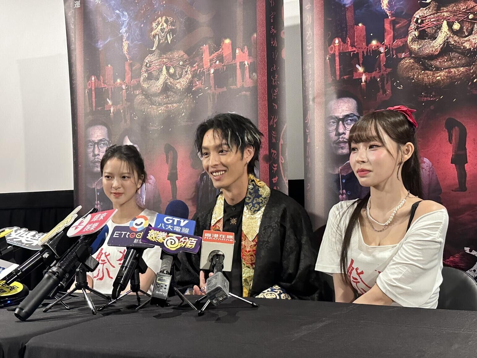 靈異驚悚電影《祭弒》舉辦揭幕活動。左起為項婕如、曹佑寧、林襄。