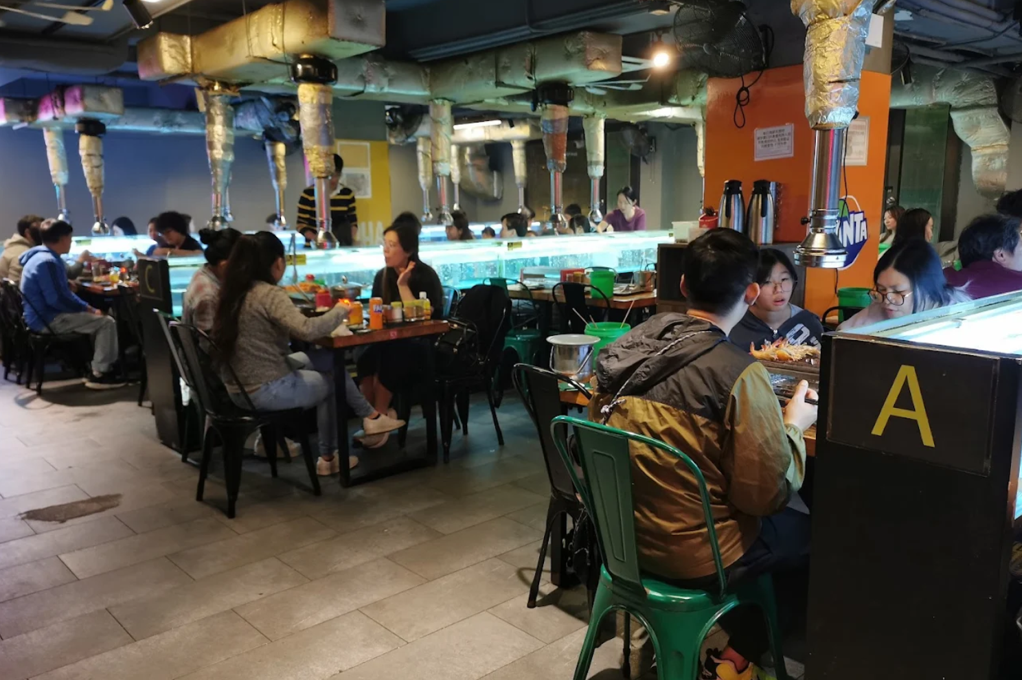 任食流水蝦及海鮮的自助放題餐廳「蝦蝦燒」佐敦店於5月17日結束營業。(網上圖片)