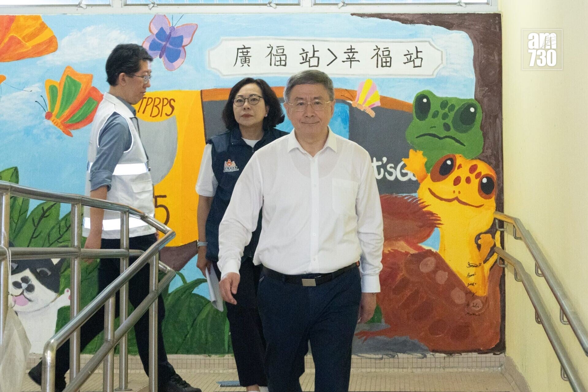 大埔宏福苑七幢受火樓宇居民分批返回單位執拾是第三輪的第一日,政務司副司長卓永興和民政及青年事務局局長麥美娟視察後會見傳媒。(蘇文傑攝)