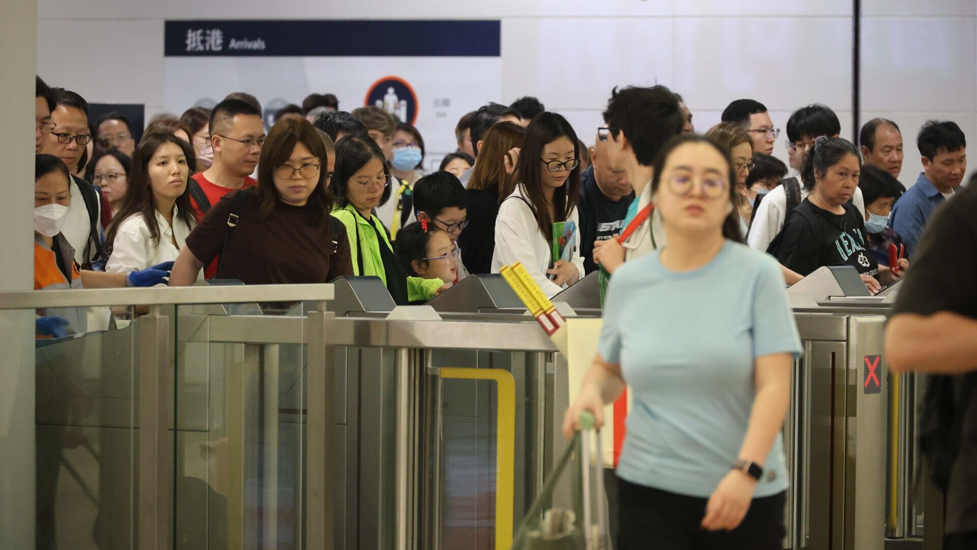 20260407csm高鐵站復活節外遊返港人潮4
