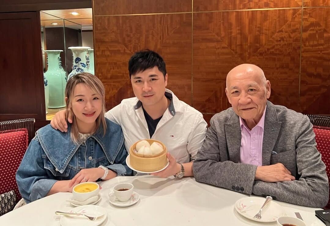 李泳豪不時上載與李家鼎的父子照。