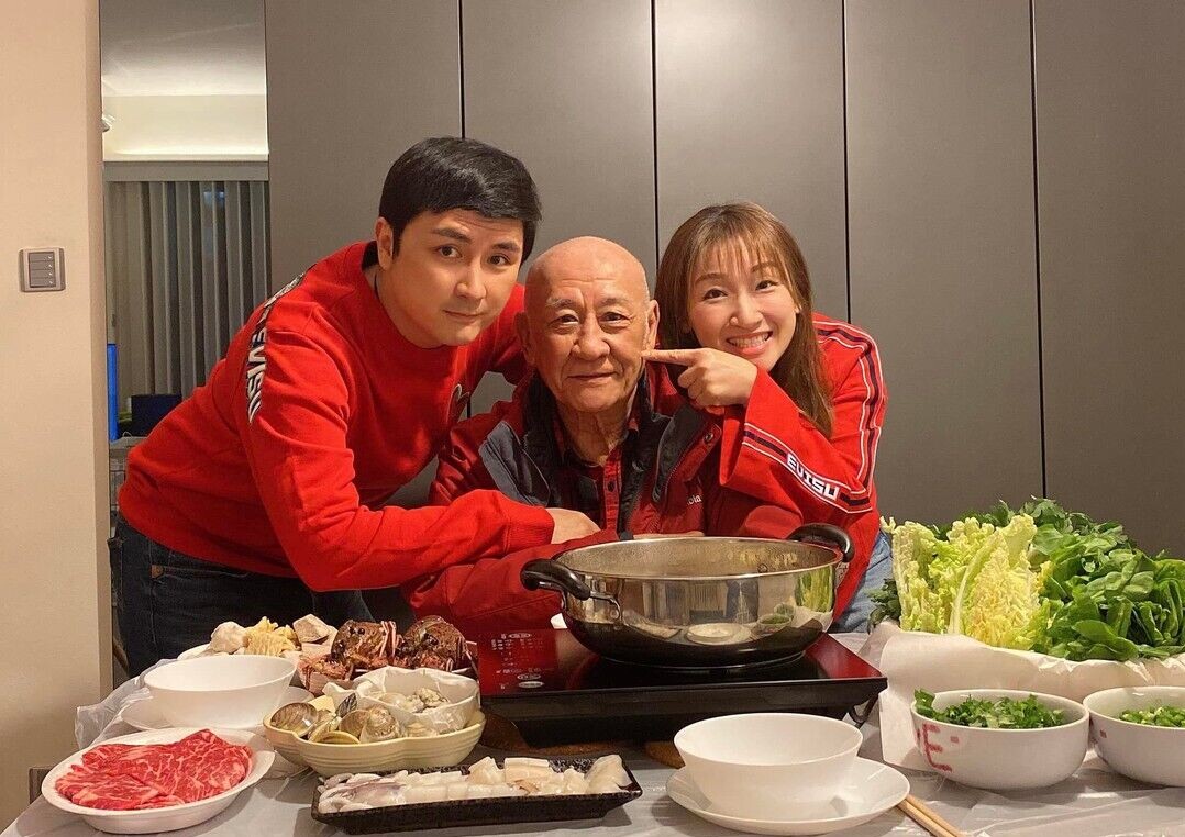李泳豪不時上載與李家鼎的父子照。