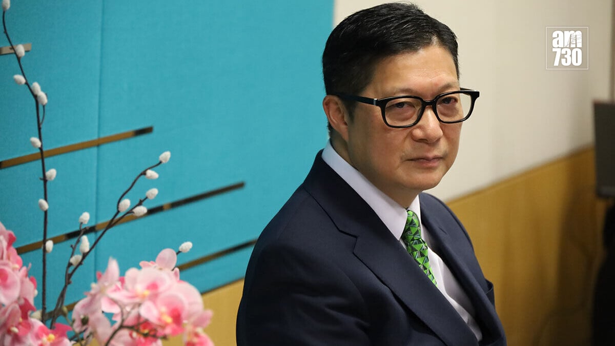 保安局長鄧炳強接受《南華早報》訪問時重申，不會為宏福苑大火的執法和追責工作設限，不論涉事的公職人員屬於甚麼層級，只要有證據就必定會作出拘捕及檢控。(資料圖片／鍾式明攝)