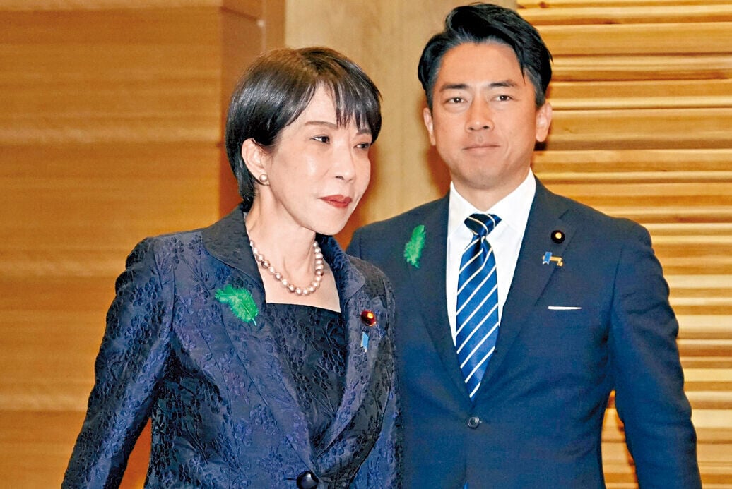 日本首相高市早苗及防相小泉進次郎出席內閣會議。 (美聯社)