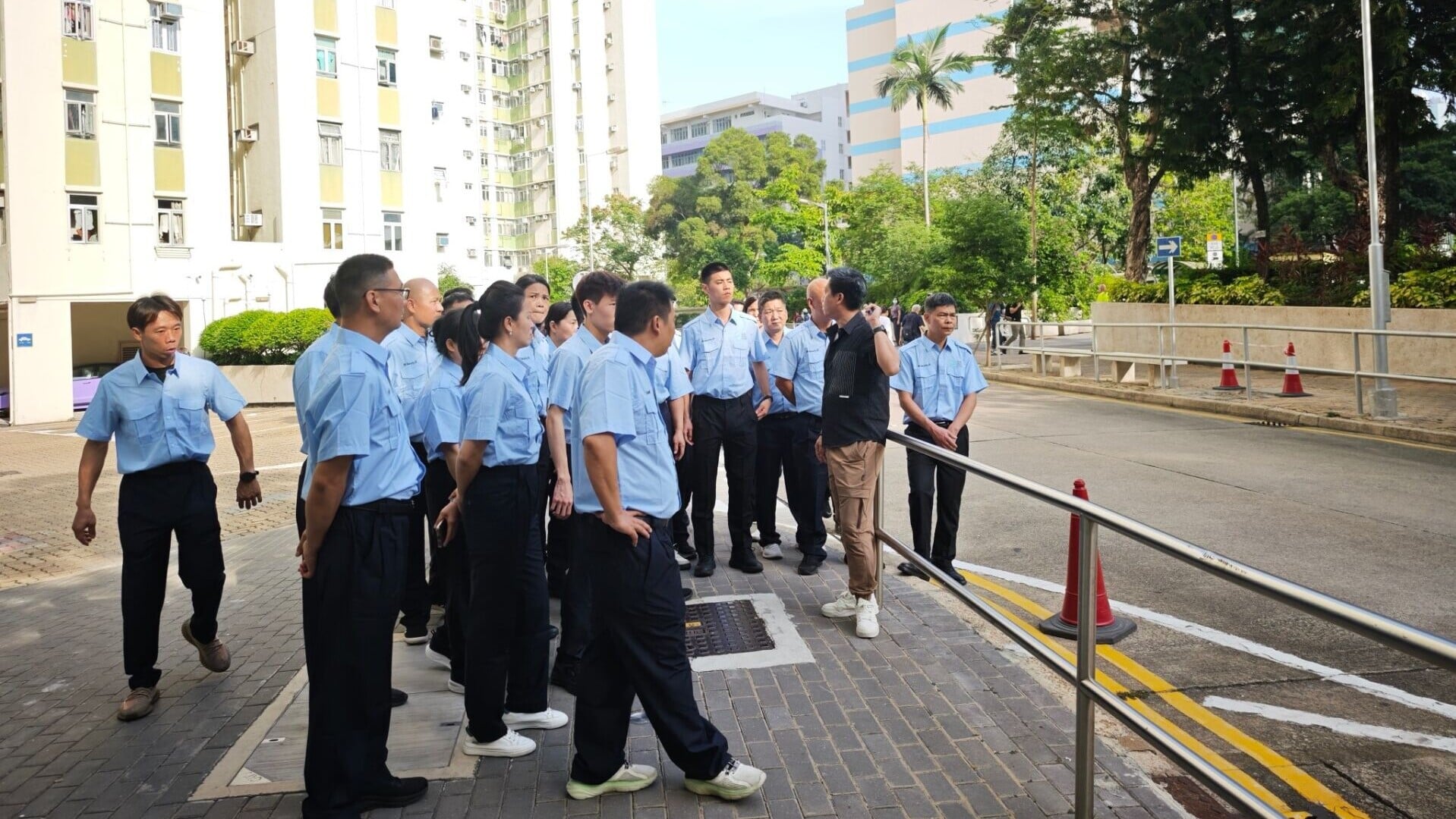 九龍灣麗晶花園引入外勞保安，崗位大都是外圍，少部分會進入座頭作為替更。(麗晶花園業主立案法團fb)