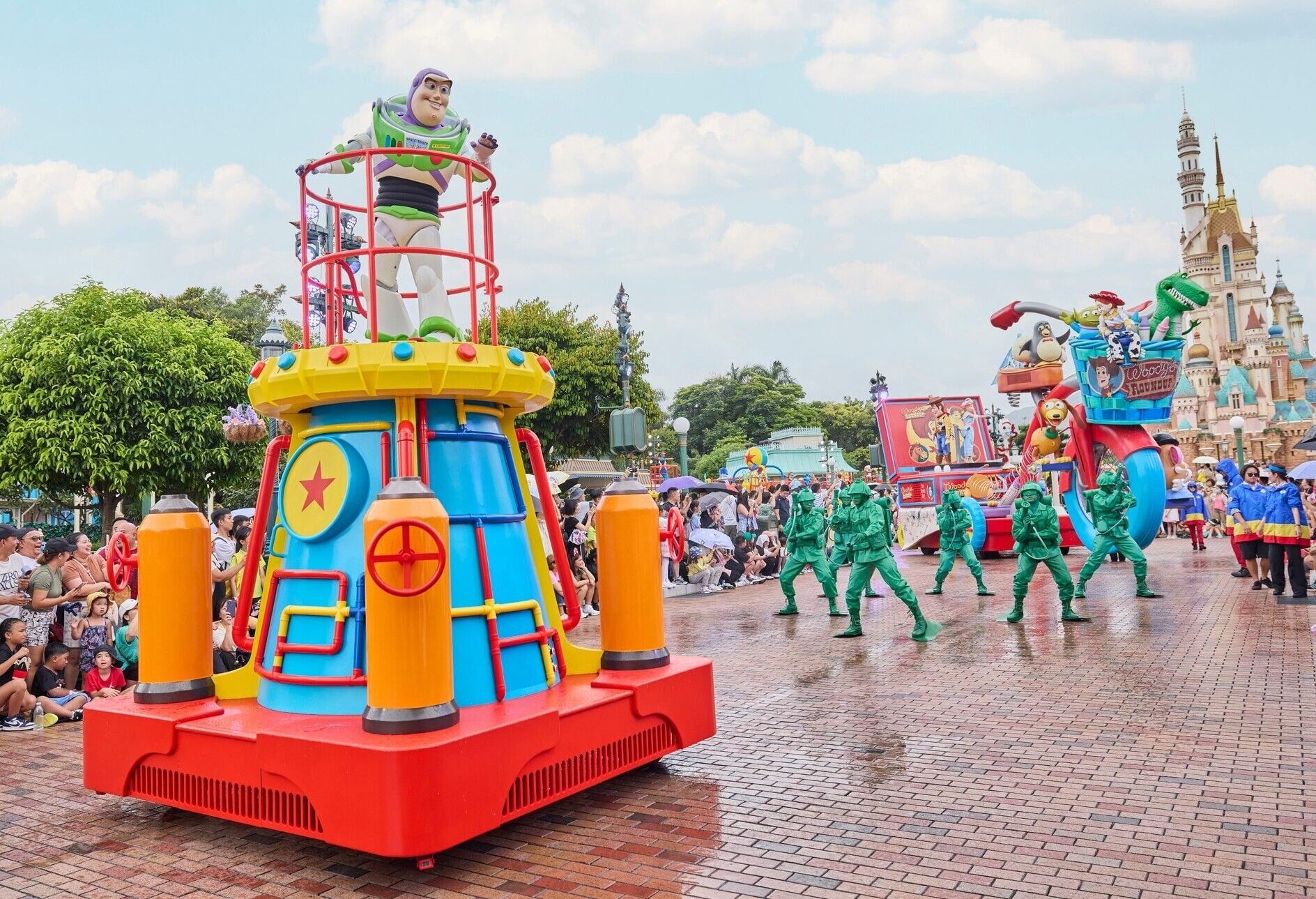 HKDL 2026 Pixar Summer Fest Pixar Water Play Street Party! 02