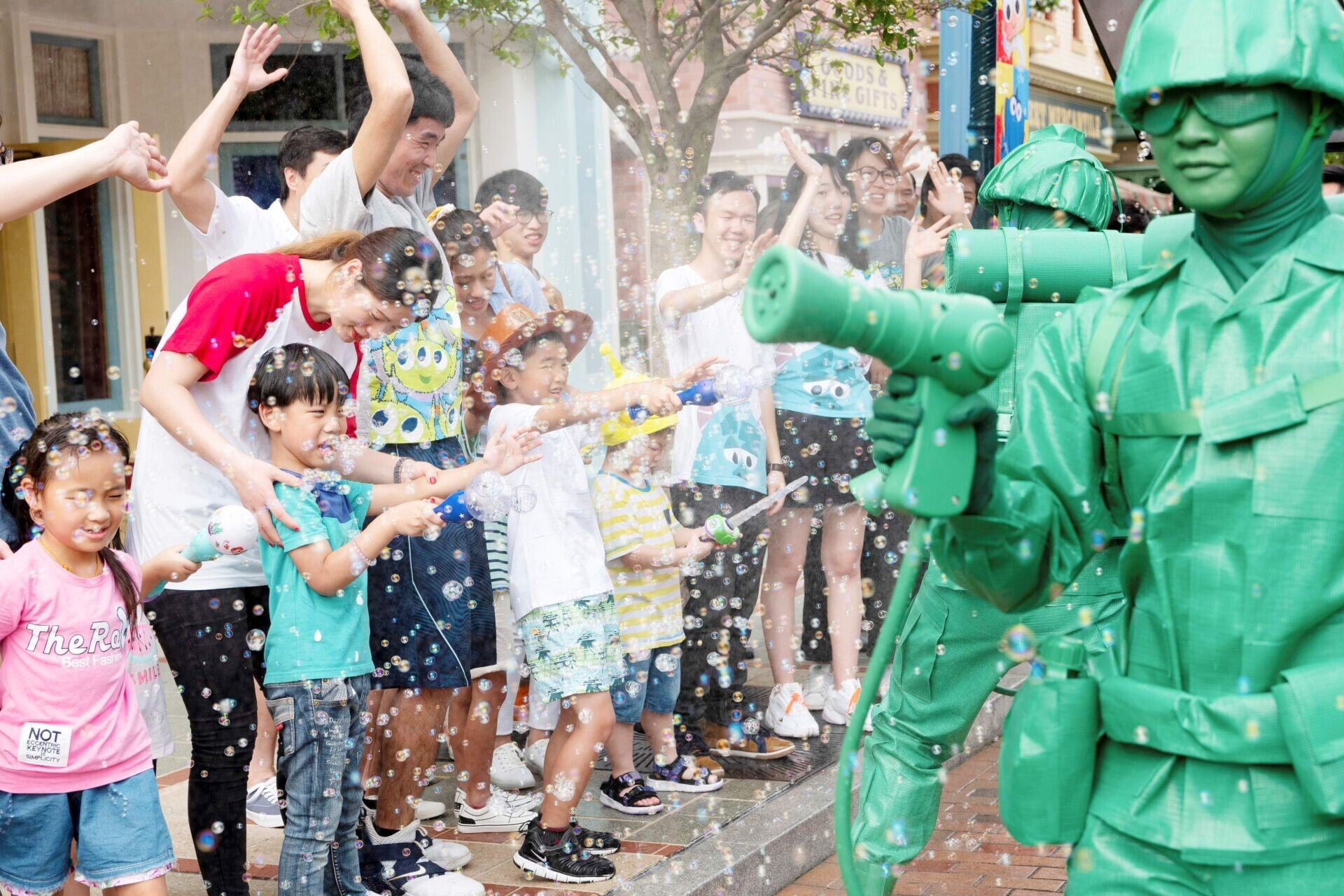 HKDL 2026 Pixar Summer Fest Pixar Water Play Street Party! 05
