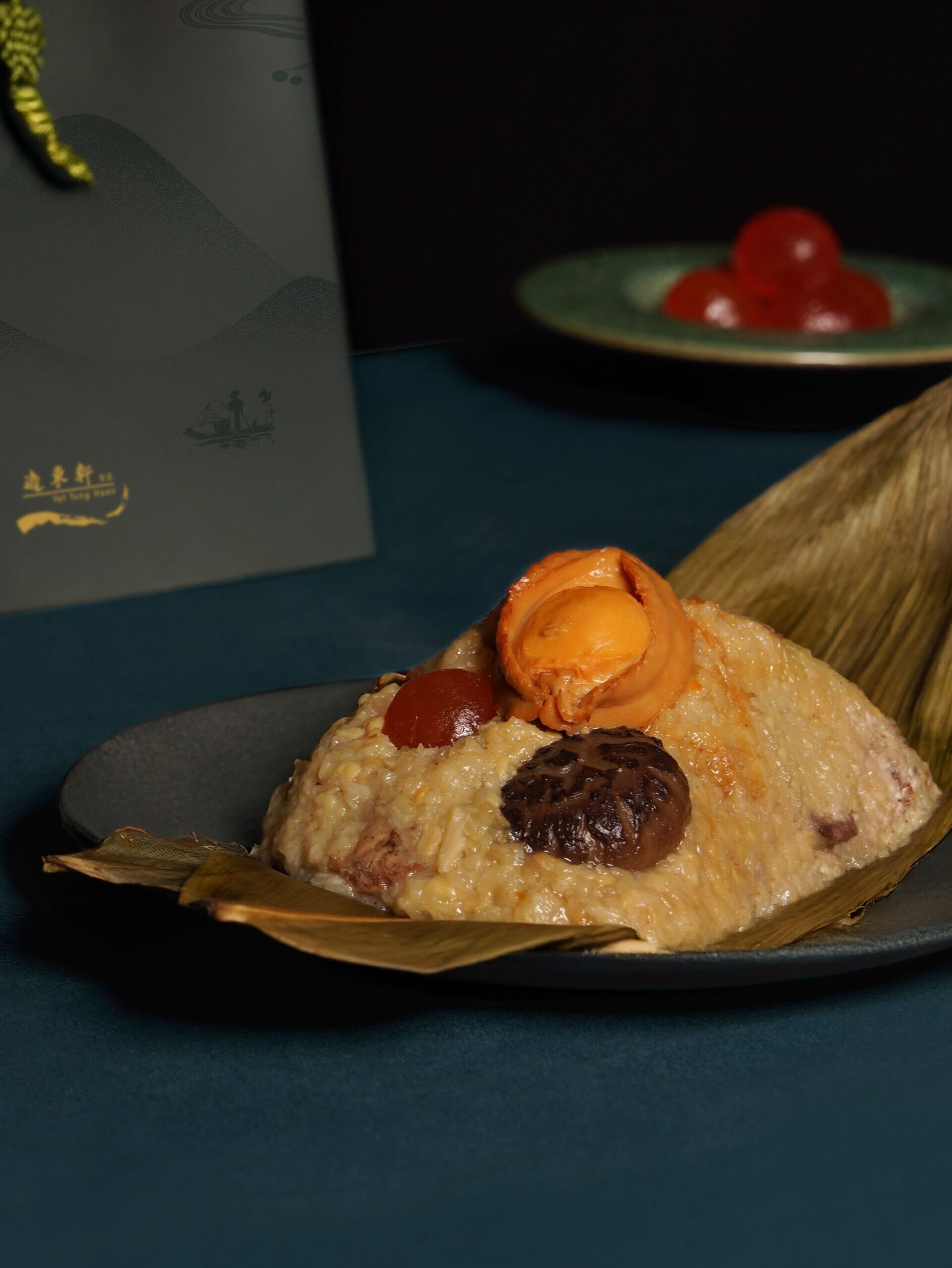 Deluxe Whole Abalone Rice Dumpling with Conpoy 至尊鮑魚瑤柱裹蒸糉 tight