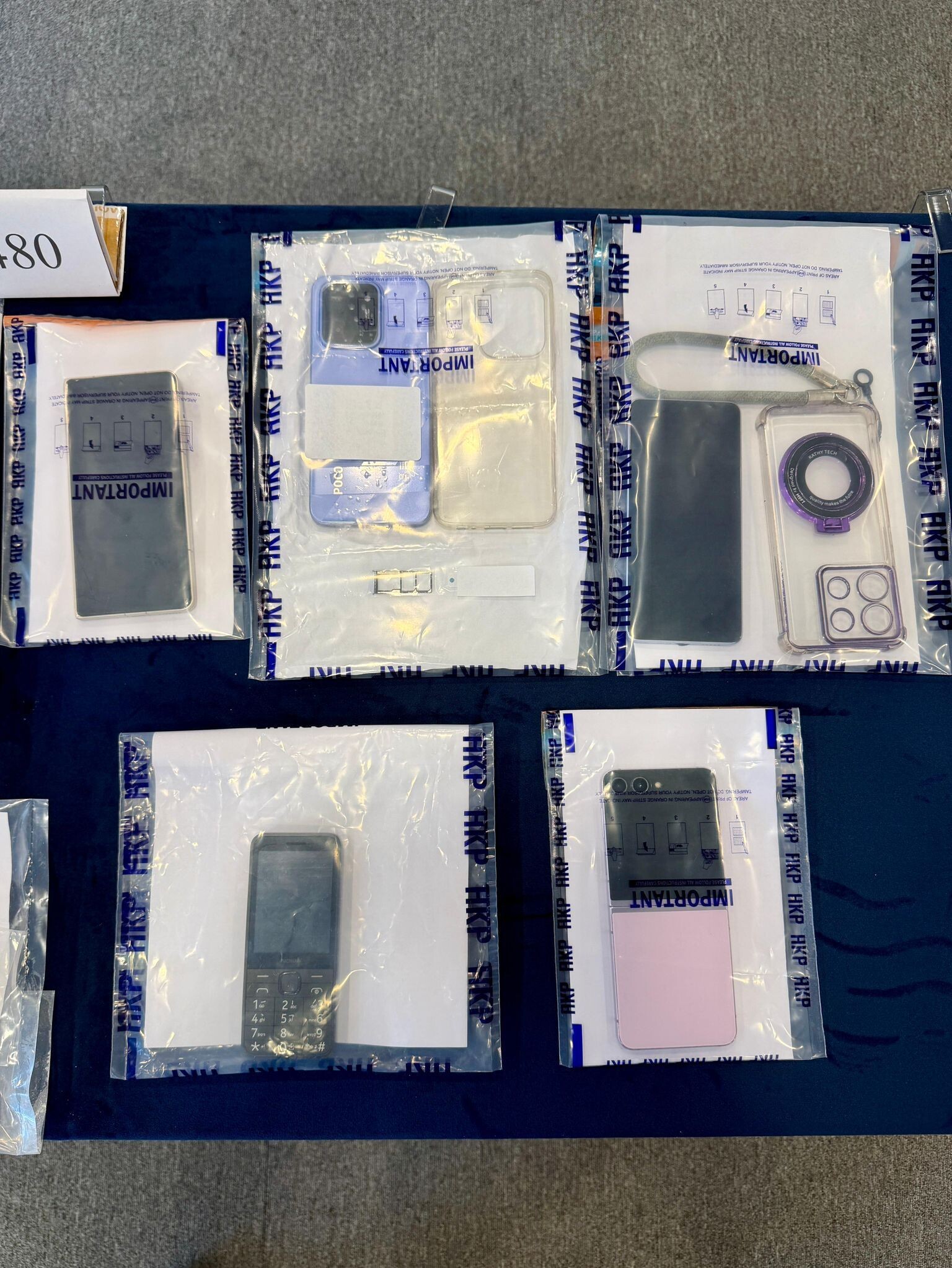 警方突擊搜查一個位於紅磡區內酒店房間的毒品儲存倉。