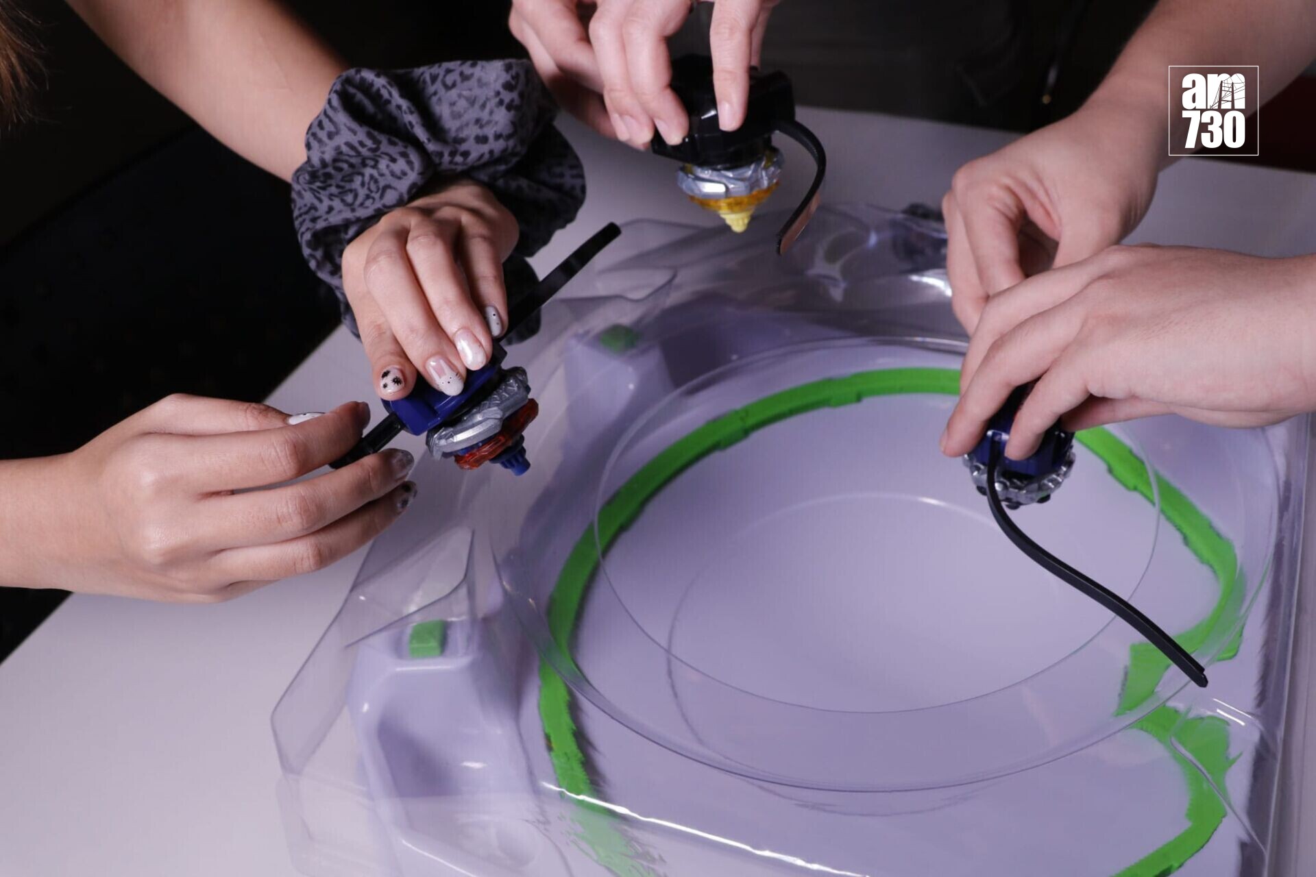 經典玩具「爆旋陀螺」最近再次掀起熱潮(鍾式明攝)