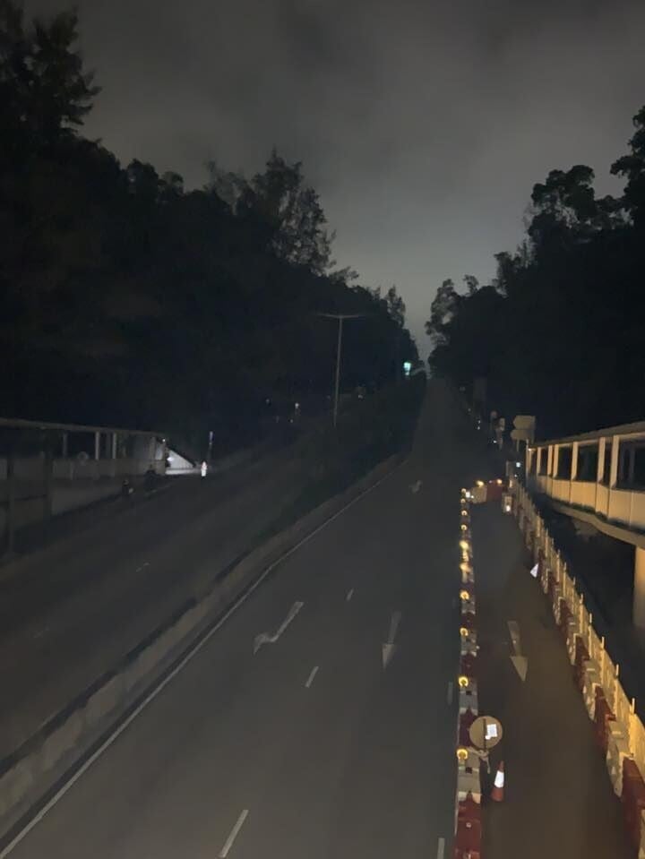 0長康邨及青華苑附近街燈及交通燈一度熄滅。(FB/青衣街坊吹水會)