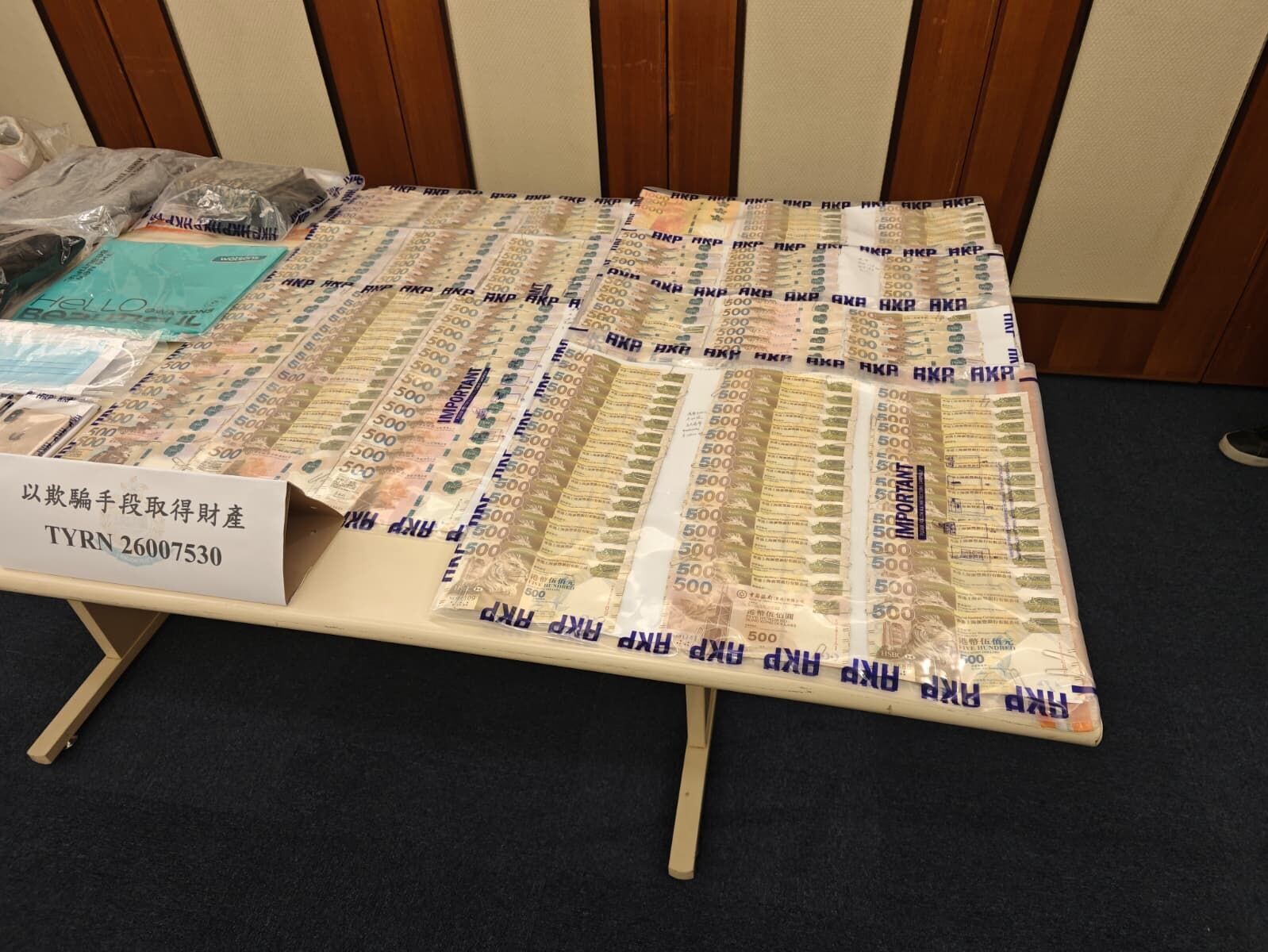 兩長者接「兒子」來電被騙20萬元,警拘27歲男起回15萬騙款。