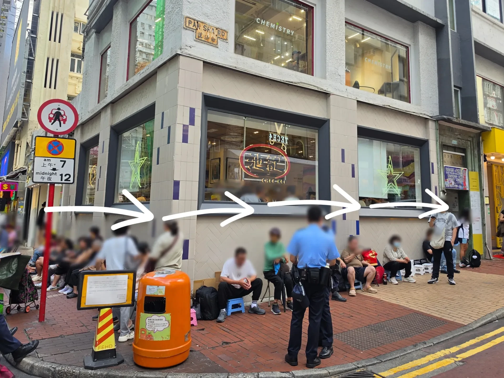 不少網民分享Swatch多家分店現排隊人龍。(Threads)