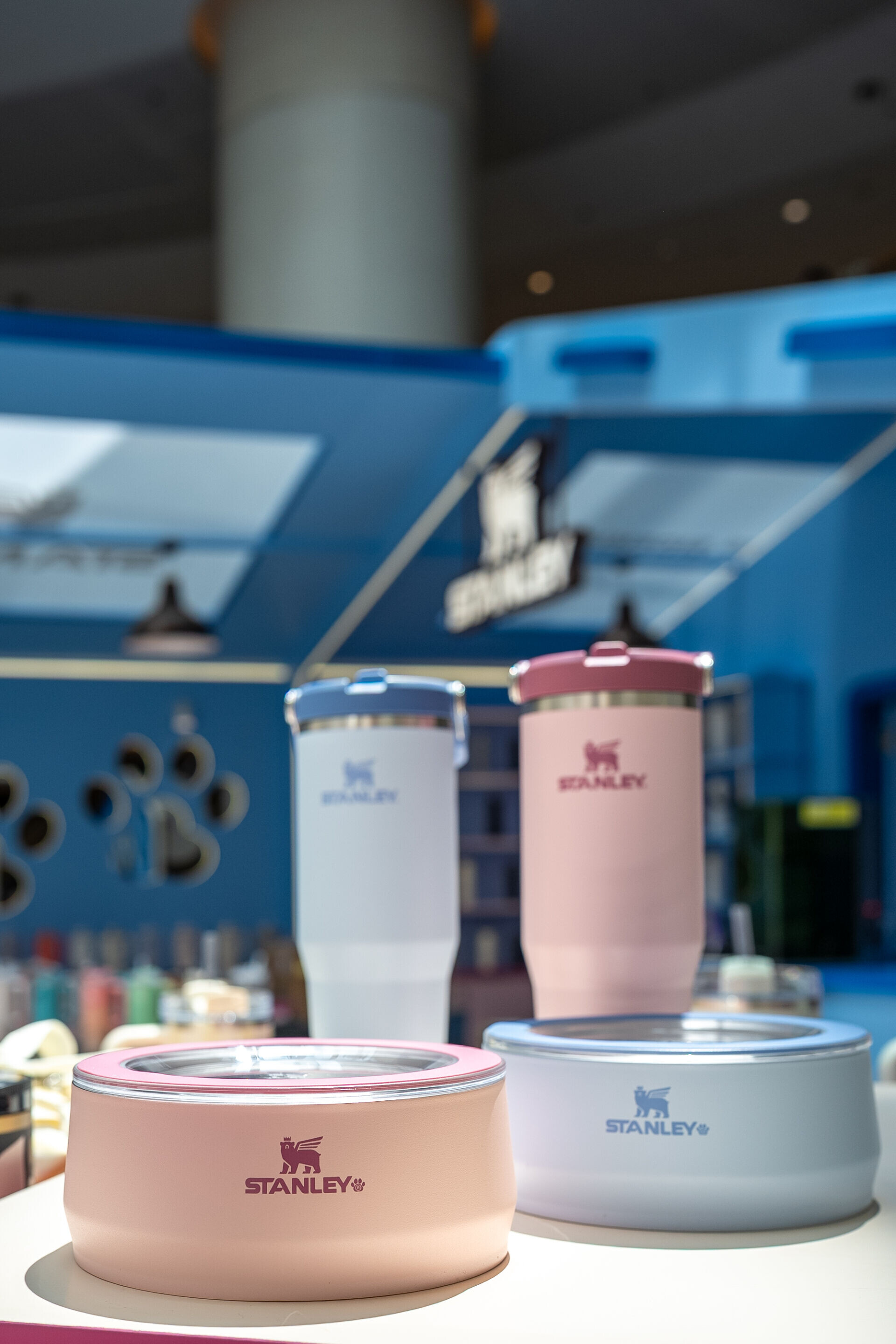 ELEMENTS圓方期間限定店獨家發售Stanley全新「Western-Inspired 西部風情系列」,包括「The IceFlow™ Flip Straw 2.0 翻蓋吸管隨行杯(30 oz)」及「The Stanley 1913 寵物碗(24 oz)」。