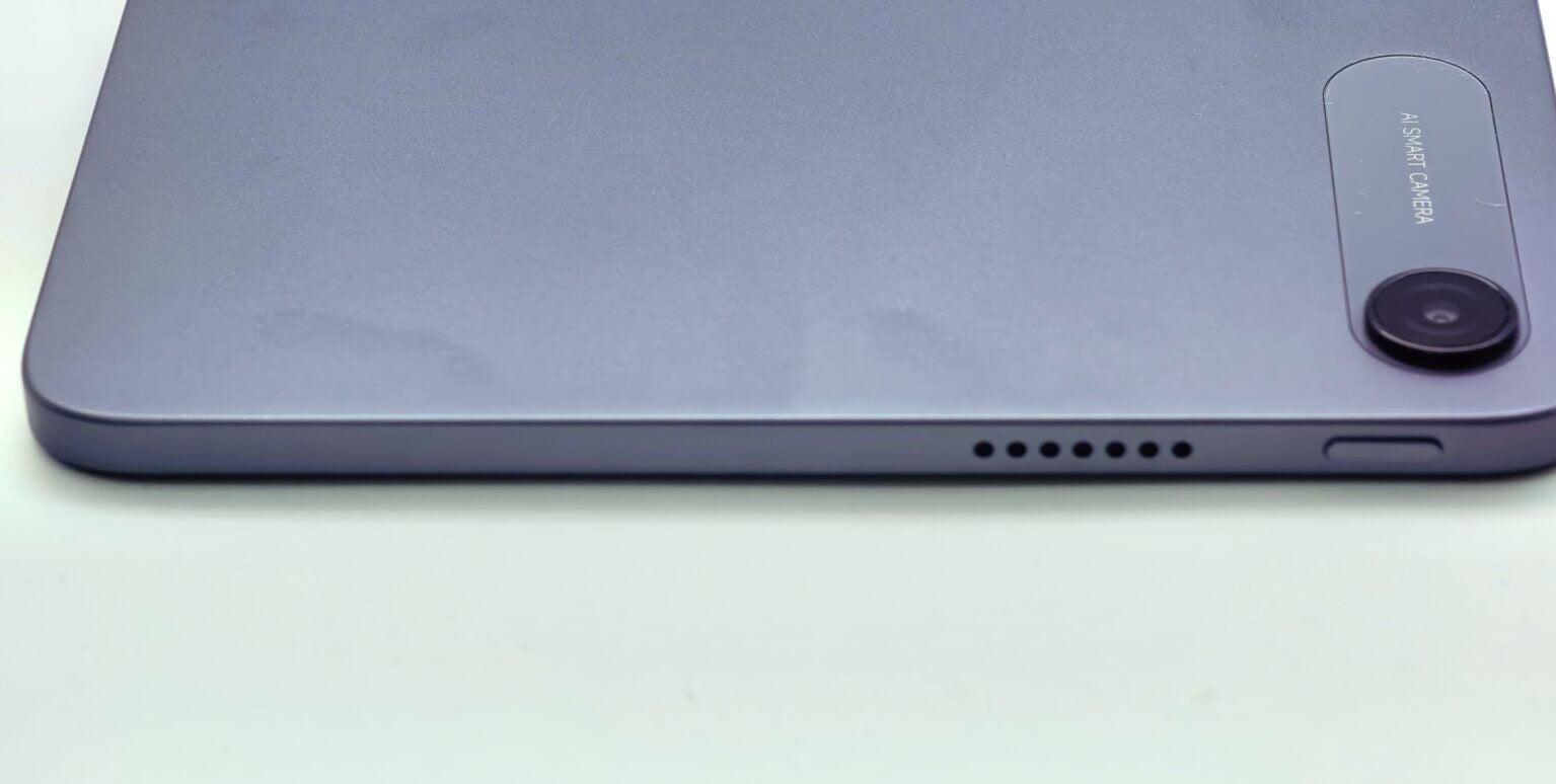 Redmi Pad 2 9.7平板電腦提供石墨灰與銀色兩種選擇