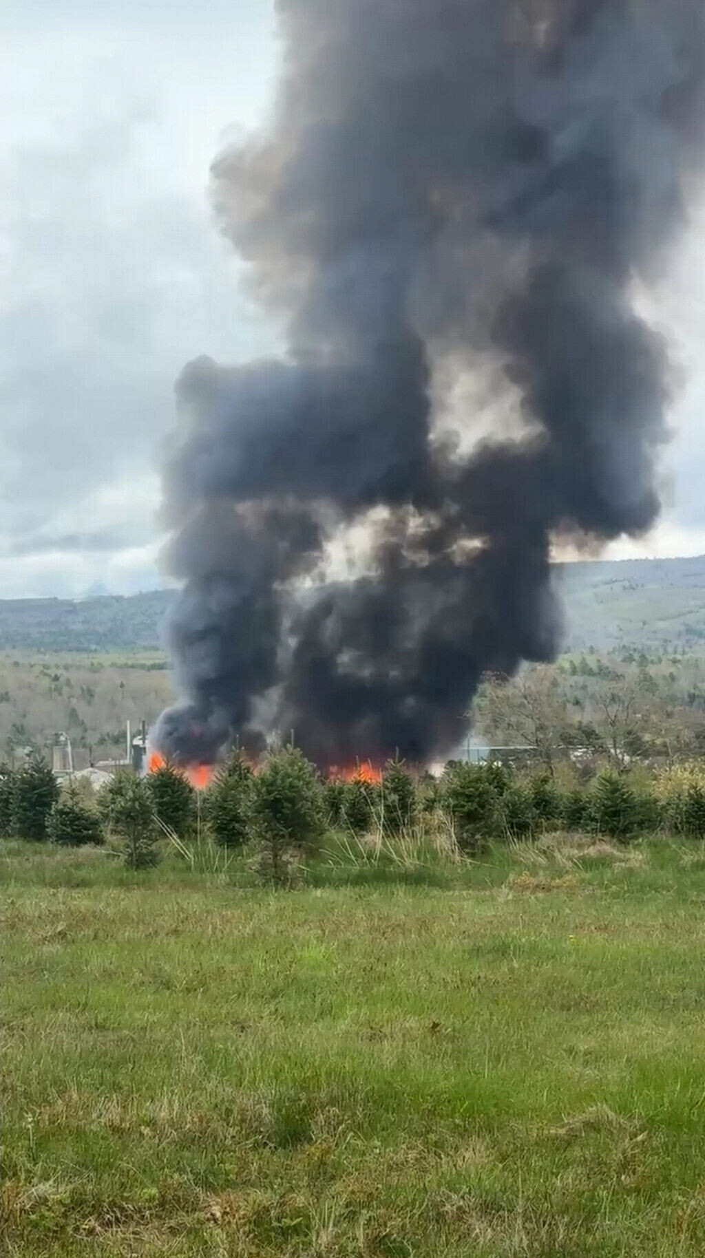 消防員趕到現場時發生爆炸,爆炸造成一名消防員喪生。(美聯社)
