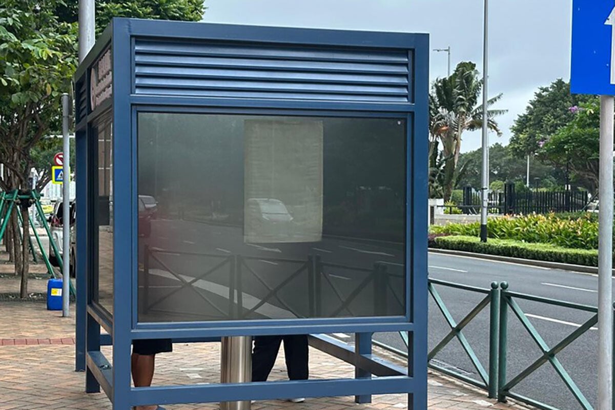 宋玉生廣場與倫敦街交界的指定吸煙點,已試行改為三面圍封吸煙間。(澳廣視圖片)