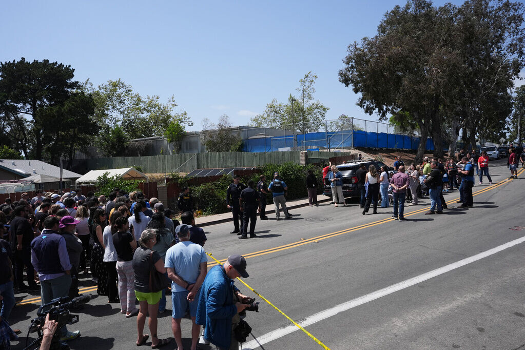 兩名青少年槍手闖入當地最大清真寺「聖地牙哥伊斯蘭中心(Islamic Center of San Diego)」外開火,造成3人死亡(美聯社)