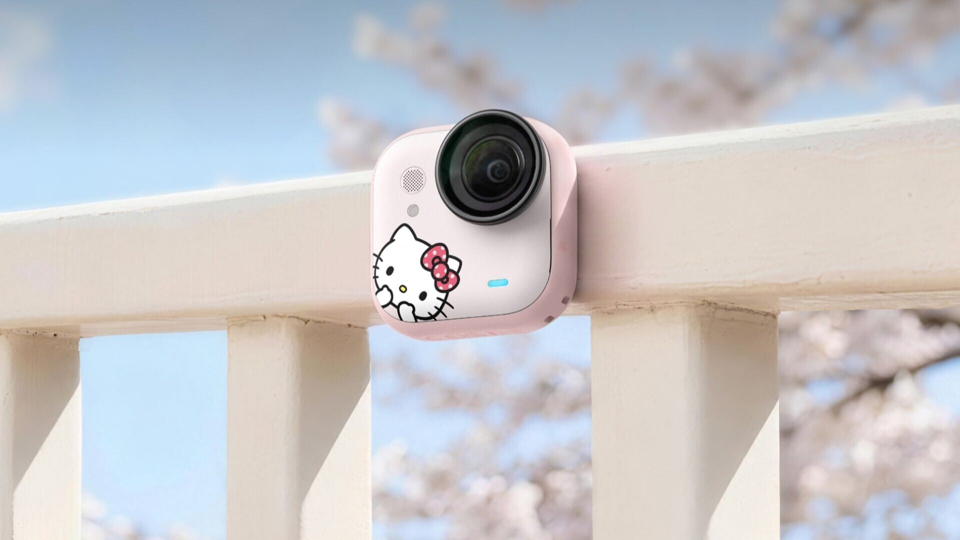 Insta360 GO Ultra可磁吸在不同地方拍攝。