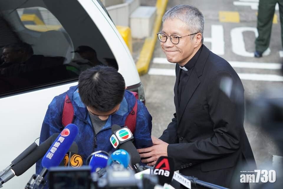 觸發上屆政府修訂《逃犯條例》的台灣殺人案疑犯陳同佳因洗黑錢罪名被判囚,出獄至今已近7年。協助他投案的立法會議員、牧師管浩鳴接受傳媒訪問時表示陳仍居於深山屋內等待投案。(資料圖片)